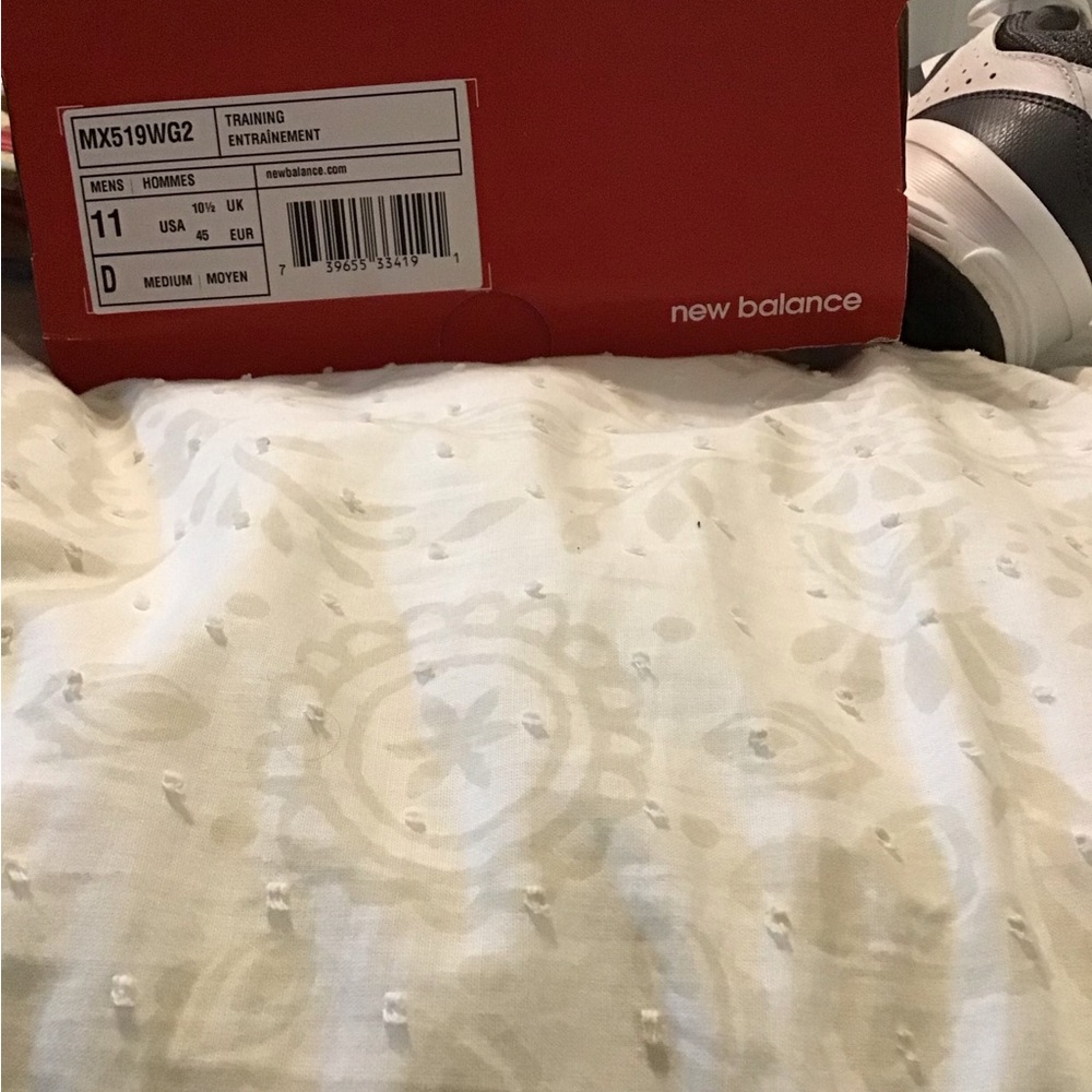 New Balance Men's Sneakers - Black and White